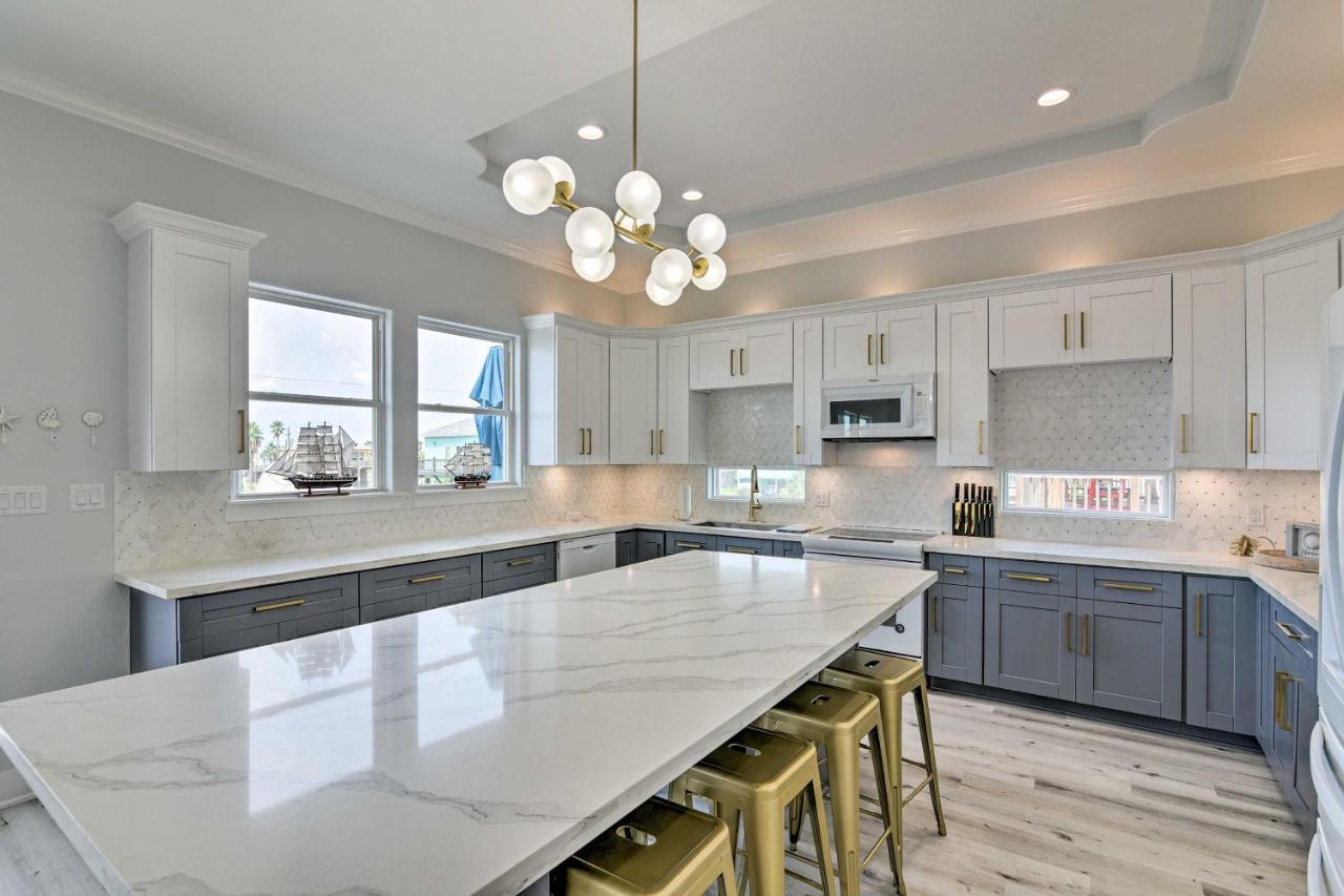Chic Crystal Beach Escape With Deck - Walk To Beach! Bolivar Peninsula المظهر الخارجي الصورة