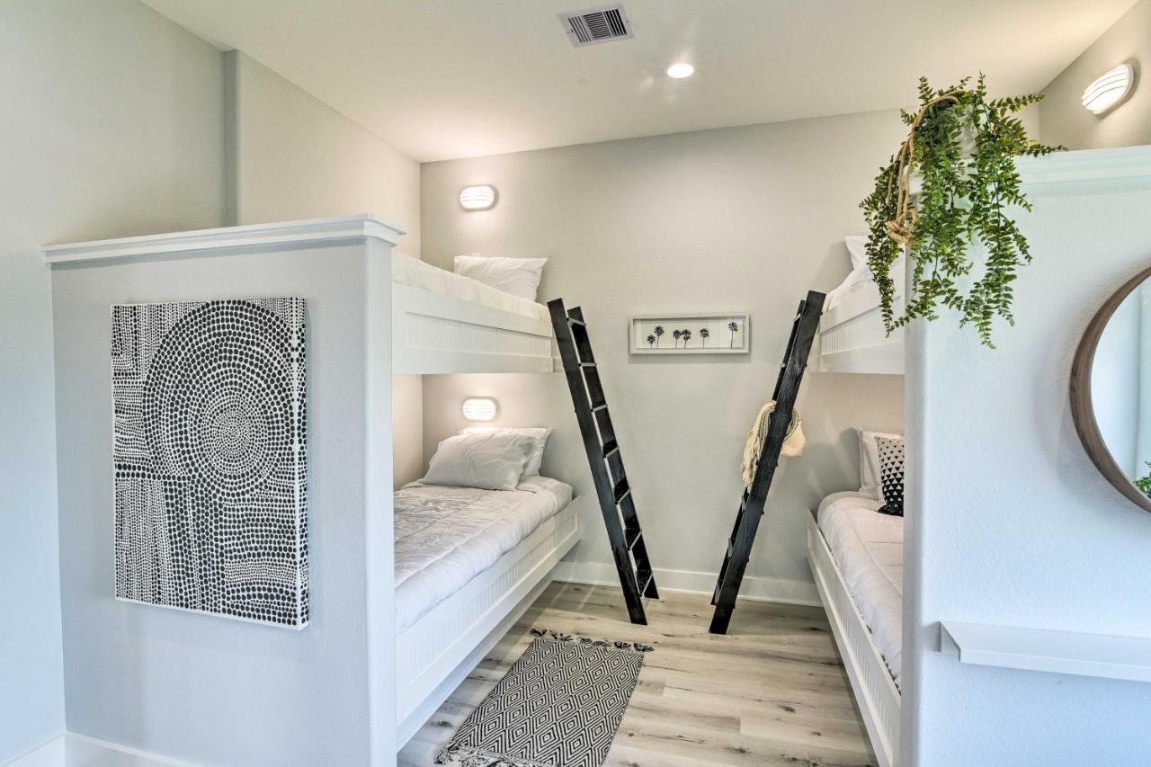 Chic Crystal Beach Escape With Deck - Walk To Beach! Bolivar Peninsula المظهر الخارجي الصورة